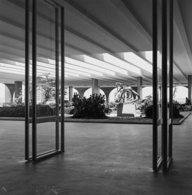 "O Canto da Noite", escultura de Maria Martins, no Salão Nobre