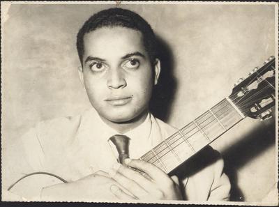 Baden Powell com o violão