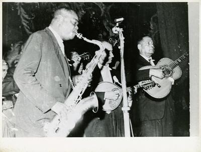 Pixinguinha com o saxofone (reprodução)