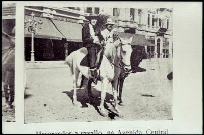 Foliões a cavalo (reprodução de periódico)