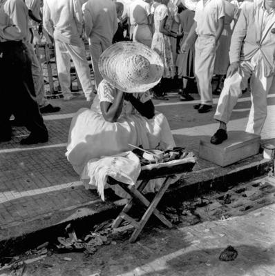 Vendedora de acarajé na procissão de Nosso Senhor dos Navegantes