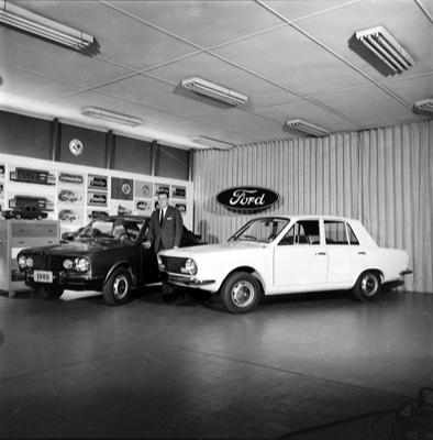 Mauro Salles Publicidade - visita do presidente da Ford à Willys