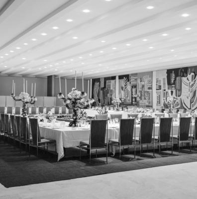 Recepção em homenagem à Rainha Elizabeth II, Sala Brasília. Ao fundo, tapeçaria de Burle Marx