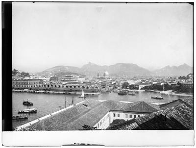 Panorama do Rio de Janeiro visto a partir da Ilha das Cobras