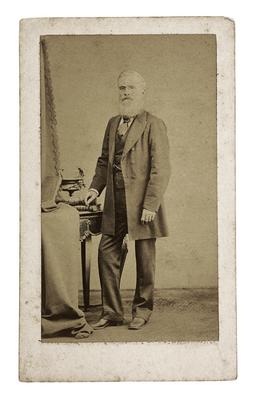 Retrato de homem (em pé)