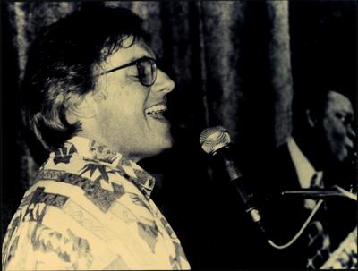 Francis Hime ao microfone