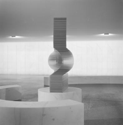 Obra da série do Polivolume de Mary Vieira