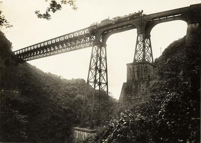 Trem na ponte de São João