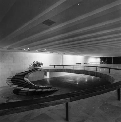 Escada helicoidal, projeto de Milton Ramos e Joaquim Cardoso