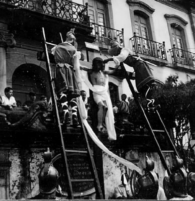 Semana Santa - Descida de Jesus Cristo da cruz e procissão