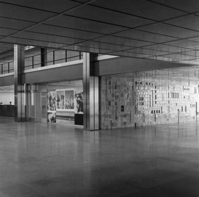 Banco do Brasil, divisória de aço de Athos Bulcão