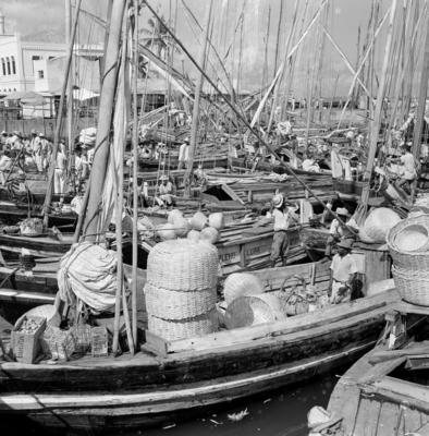 Embarcações na rampa e arredores do Mercado Modelo