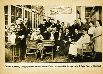 Carmen Miranda e Josué de Barros (reprodução de periódico ou livro)