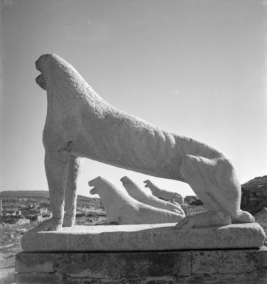 Alameda dos leões arcaicos, em Delos