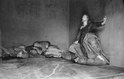 Via Crucis, Passos da Paixão, esculturas de Aleijadinho, Cristo, São João Evangelista e São Pedro no Passo do Horto.