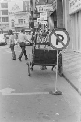Estacionamento proibido em frente à Fotoptica