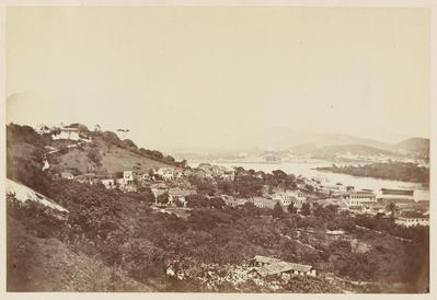 Vista tomada do Morro da Providência; em direção ao bairro da Gamboa
