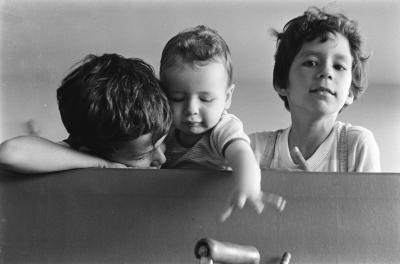 Filhos de Sylvia Orthof e Pedro Sávio Pereira Lima. Família e amigos de Jorge Bodanzky