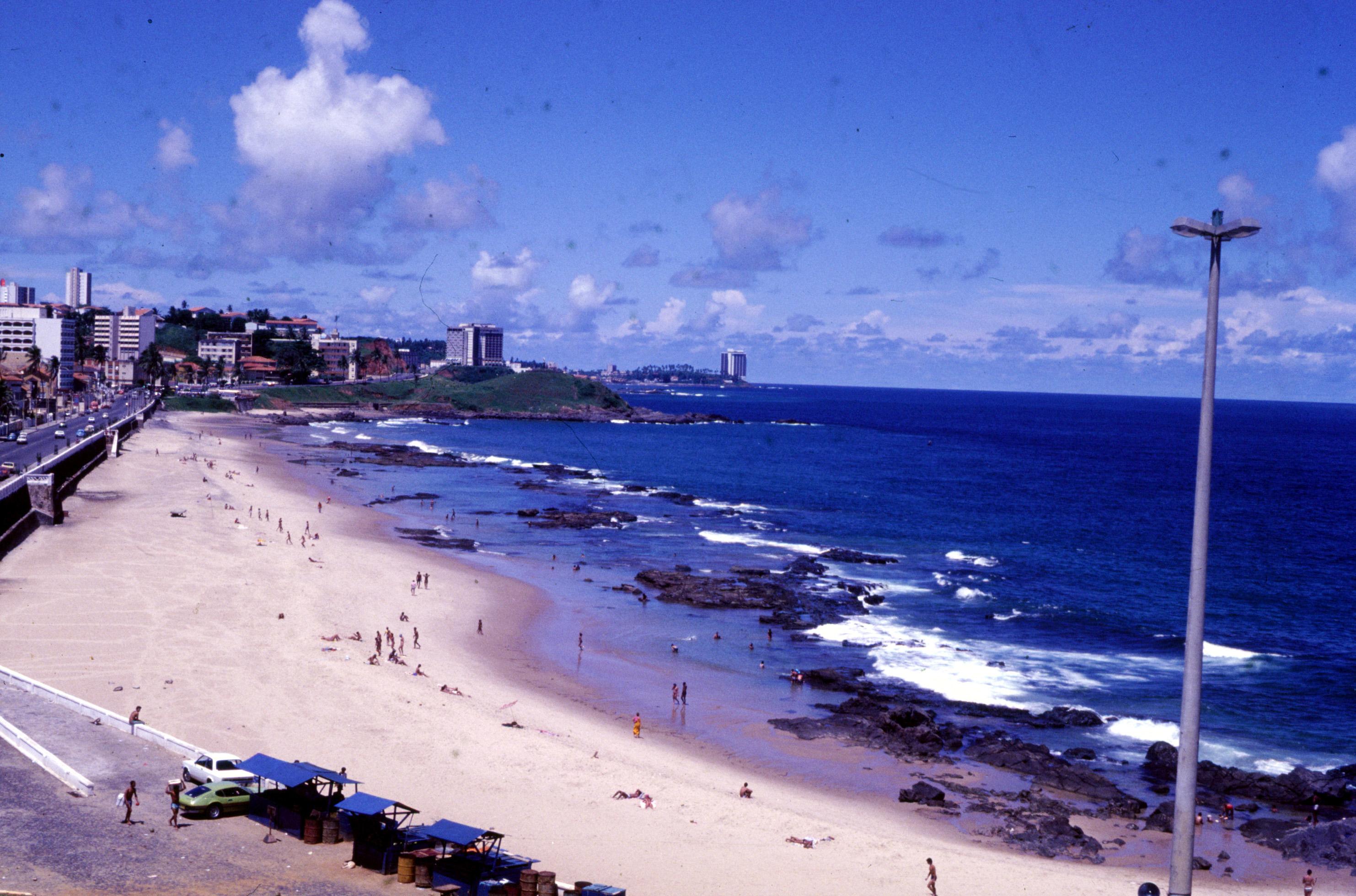 Vista da Praia da Barra, em frente ao Forte Santo Antônio