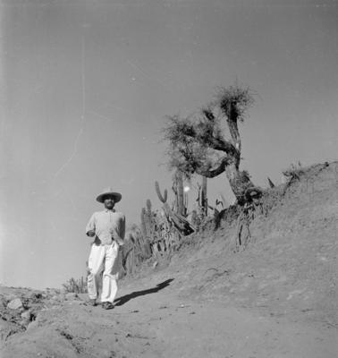 Homem em paisagem mexicana
