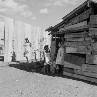 Moradia na Sacolândia, arredores de Brasília